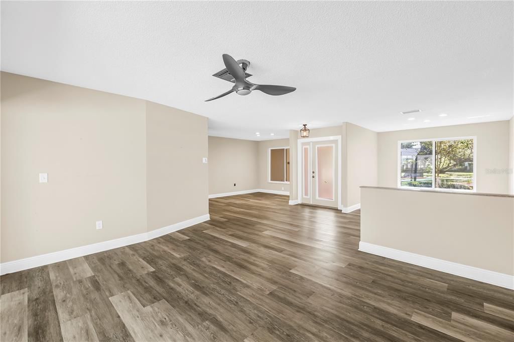 合同活跃: $499,000 (3 贝兹, 2 浴室, 1900 平方英尺)