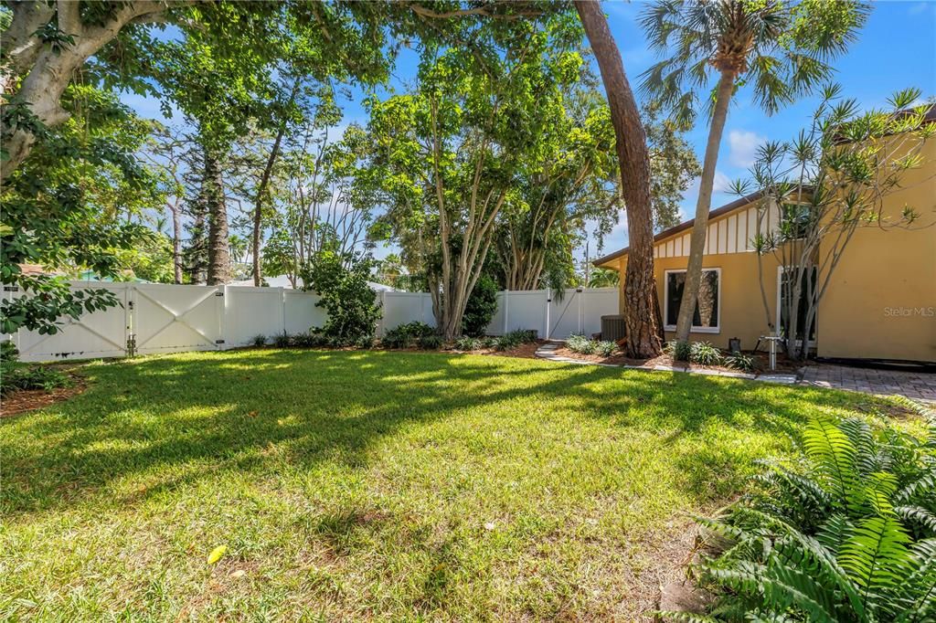 合同活跃: $499,000 (3 贝兹, 2 浴室, 1900 平方英尺)