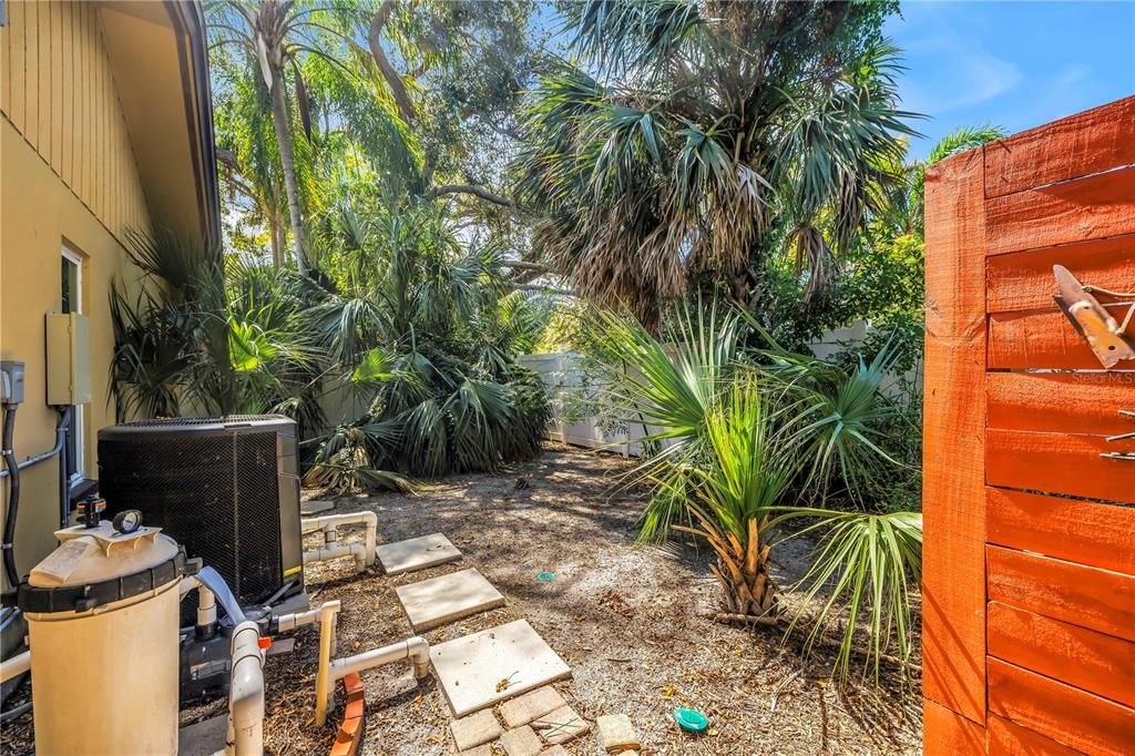 合同活跃: $499,000 (3 贝兹, 2 浴室, 1900 平方英尺)