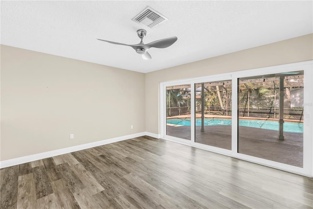 合同活跃: $499,000 (3 贝兹, 2 浴室, 1900 平方英尺)