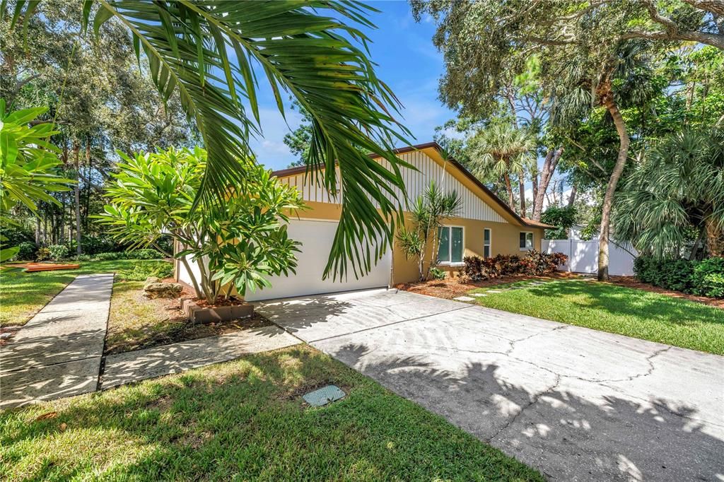 合同活跃: $499,000 (3 贝兹, 2 浴室, 1900 平方英尺)