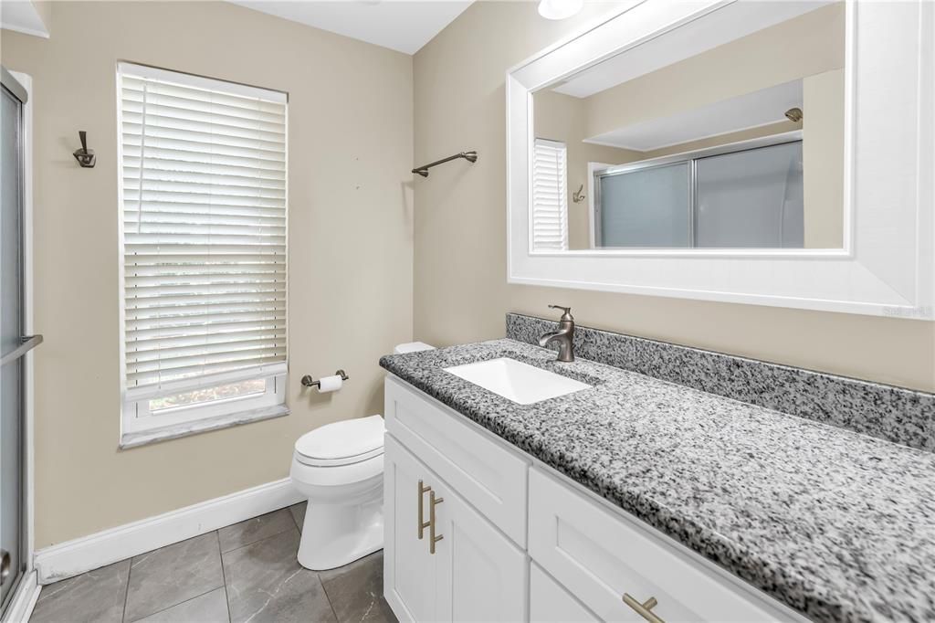 合同活跃: $499,000 (3 贝兹, 2 浴室, 1900 平方英尺)