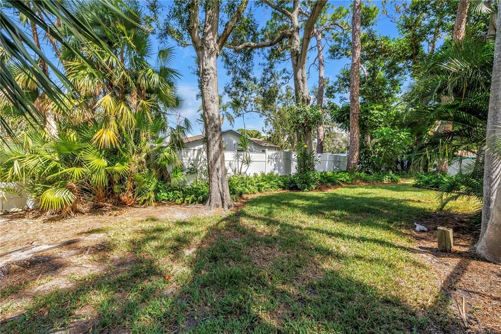 合同活跃: $499,000 (3 贝兹, 2 浴室, 1900 平方英尺)