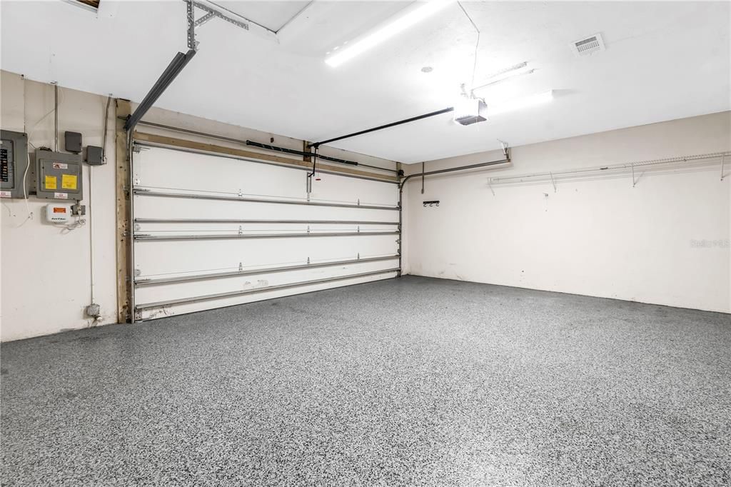 合同活跃: $499,000 (3 贝兹, 2 浴室, 1900 平方英尺)