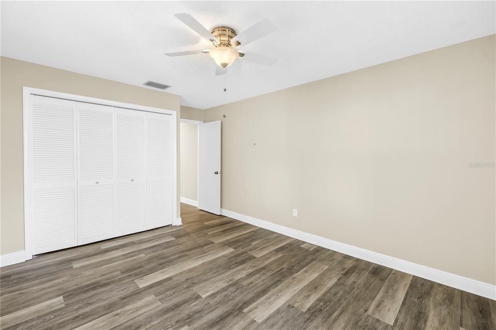 合同活跃: $499,000 (3 贝兹, 2 浴室, 1900 平方英尺)