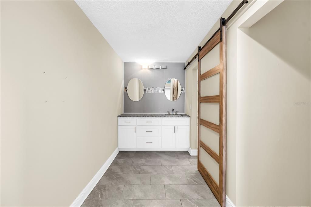 合同活跃: $499,000 (3 贝兹, 2 浴室, 1900 平方英尺)