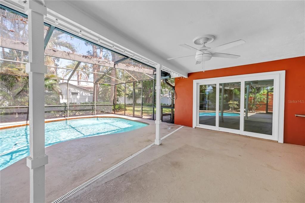 合同活跃: $499,000 (3 贝兹, 2 浴室, 1900 平方英尺)