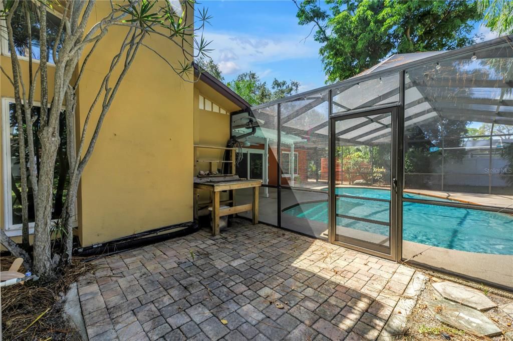 合同活跃: $499,000 (3 贝兹, 2 浴室, 1900 平方英尺)