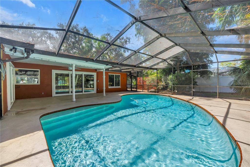 合同活跃: $499,000 (3 贝兹, 2 浴室, 1900 平方英尺)