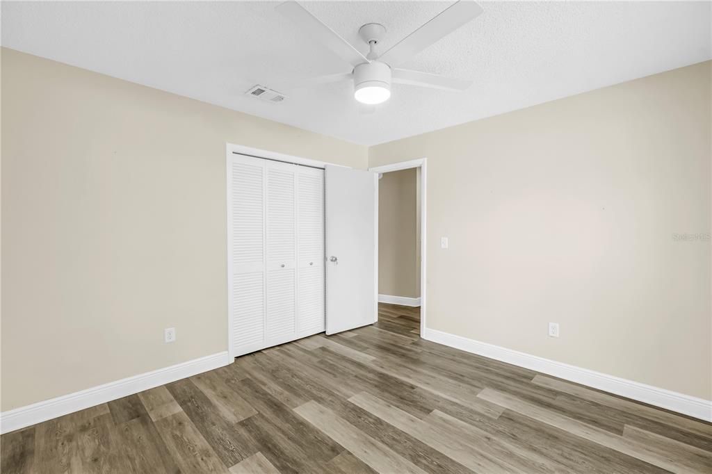 合同活跃: $499,000 (3 贝兹, 2 浴室, 1900 平方英尺)