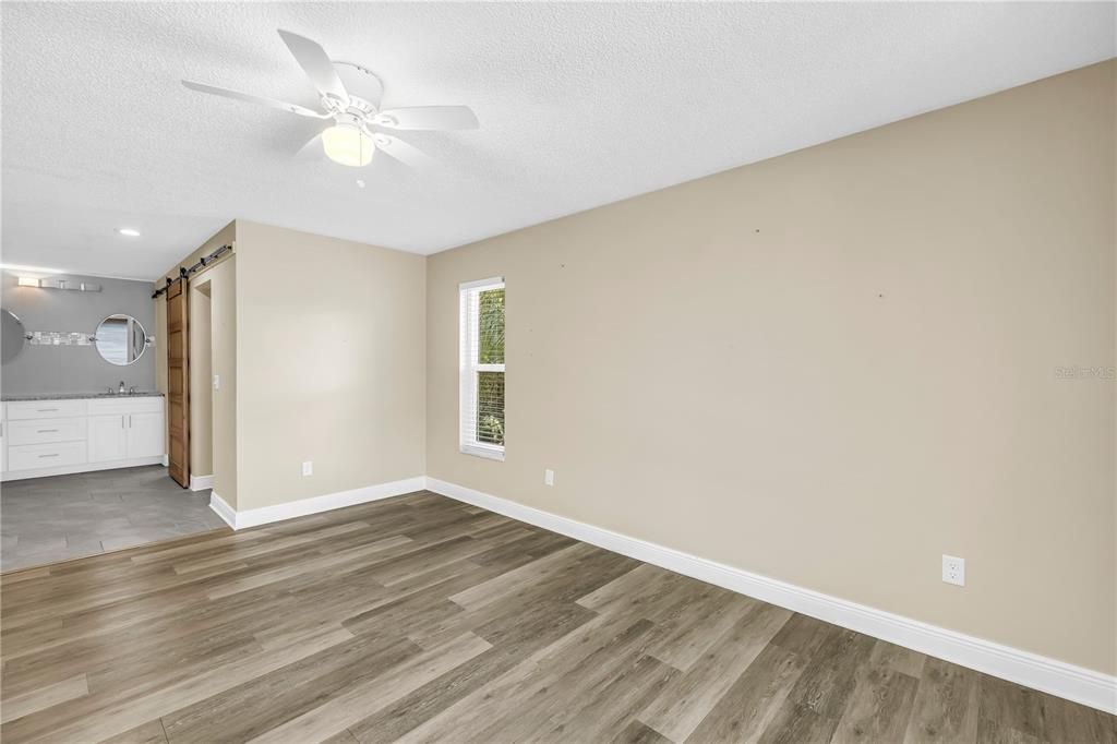 合同活跃: $499,000 (3 贝兹, 2 浴室, 1900 平方英尺)