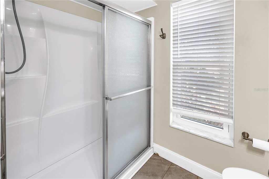 合同活跃: $499,000 (3 贝兹, 2 浴室, 1900 平方英尺)