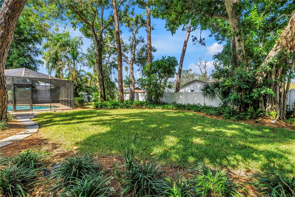 合同活跃: $499,000 (3 贝兹, 2 浴室, 1900 平方英尺)