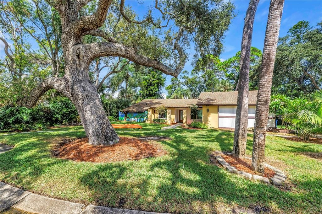 合同活跃: $499,000 (3 贝兹, 2 浴室, 1900 平方英尺)