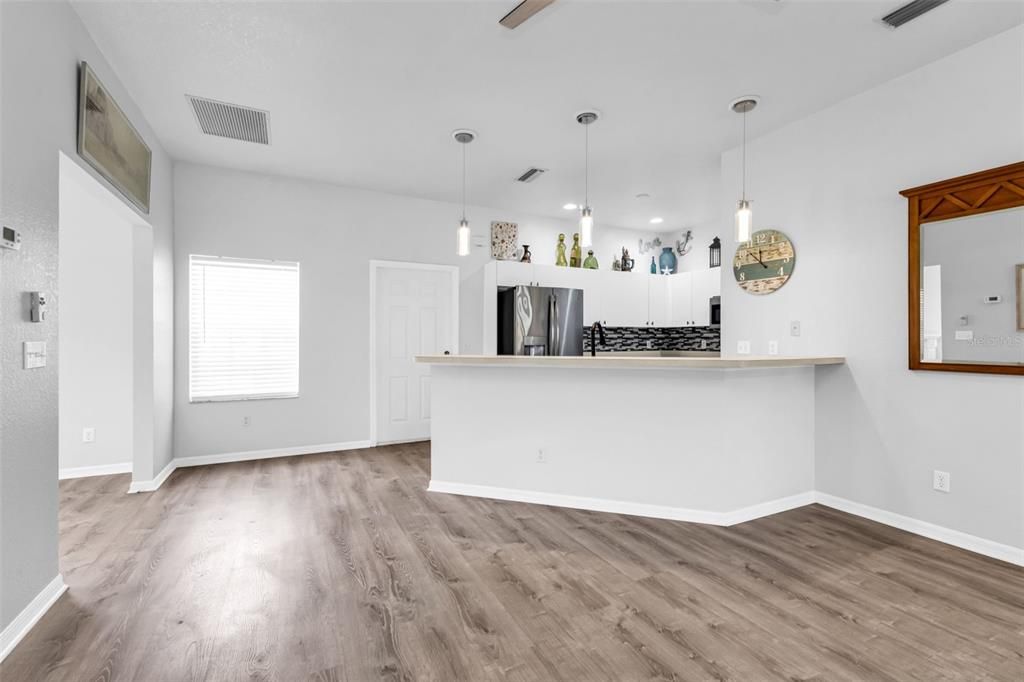 Active With Contract: $1,850 (2 beds, 2 baths, 1190 Square Feet)