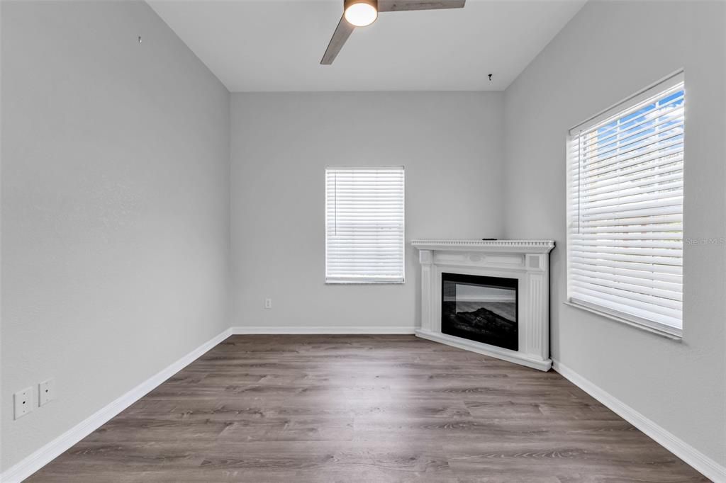 Active With Contract: $1,850 (2 beds, 2 baths, 1190 Square Feet)