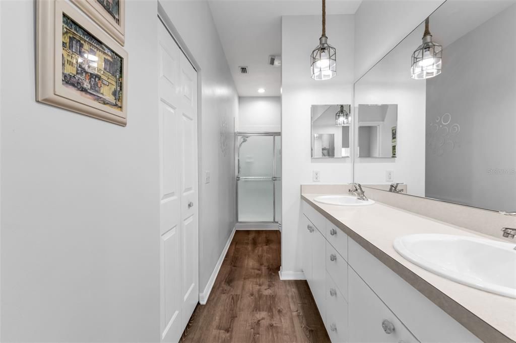 Active With Contract: $1,850 (2 beds, 2 baths, 1190 Square Feet)