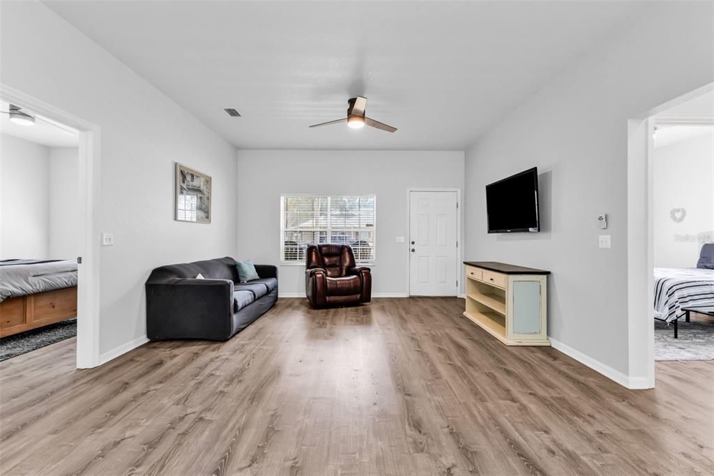 Active With Contract: $1,850 (2 beds, 2 baths, 1190 Square Feet)