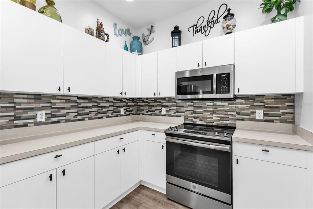 Active With Contract: $1,850 (2 beds, 2 baths, 1190 Square Feet)