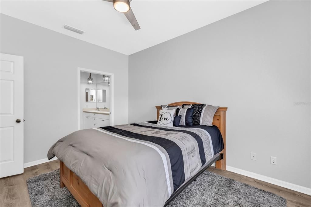 Active With Contract: $1,850 (2 beds, 2 baths, 1190 Square Feet)