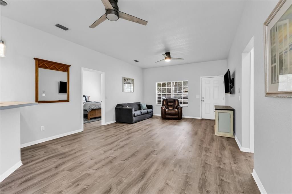 Active With Contract: $1,850 (2 beds, 2 baths, 1190 Square Feet)