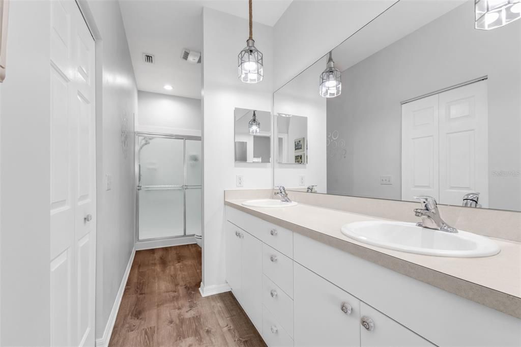 Active With Contract: $1,850 (2 beds, 2 baths, 1190 Square Feet)