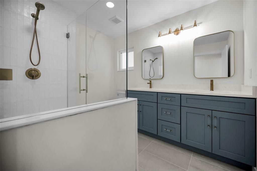 出租: $5,250 (2 贝兹, 2 浴室, 1570 平方英尺)