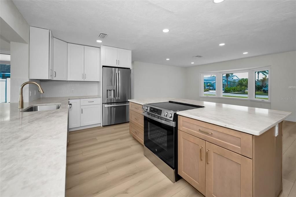 出租: $5,250 (2 贝兹, 2 浴室, 1570 平方英尺)