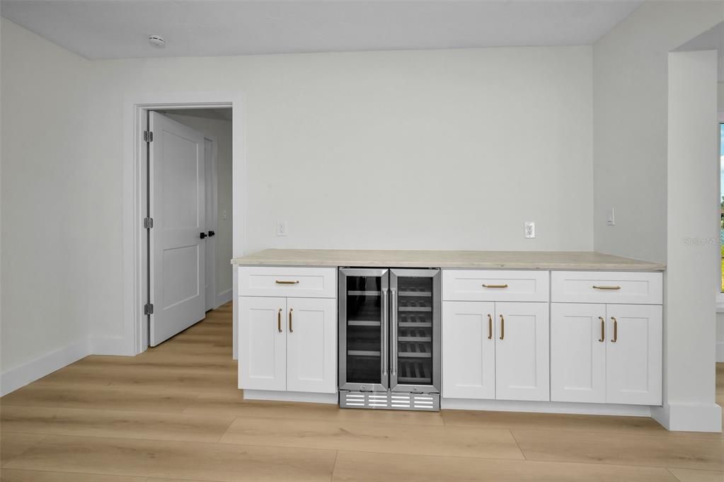 出租: $5,250 (2 贝兹, 2 浴室, 1570 平方英尺)