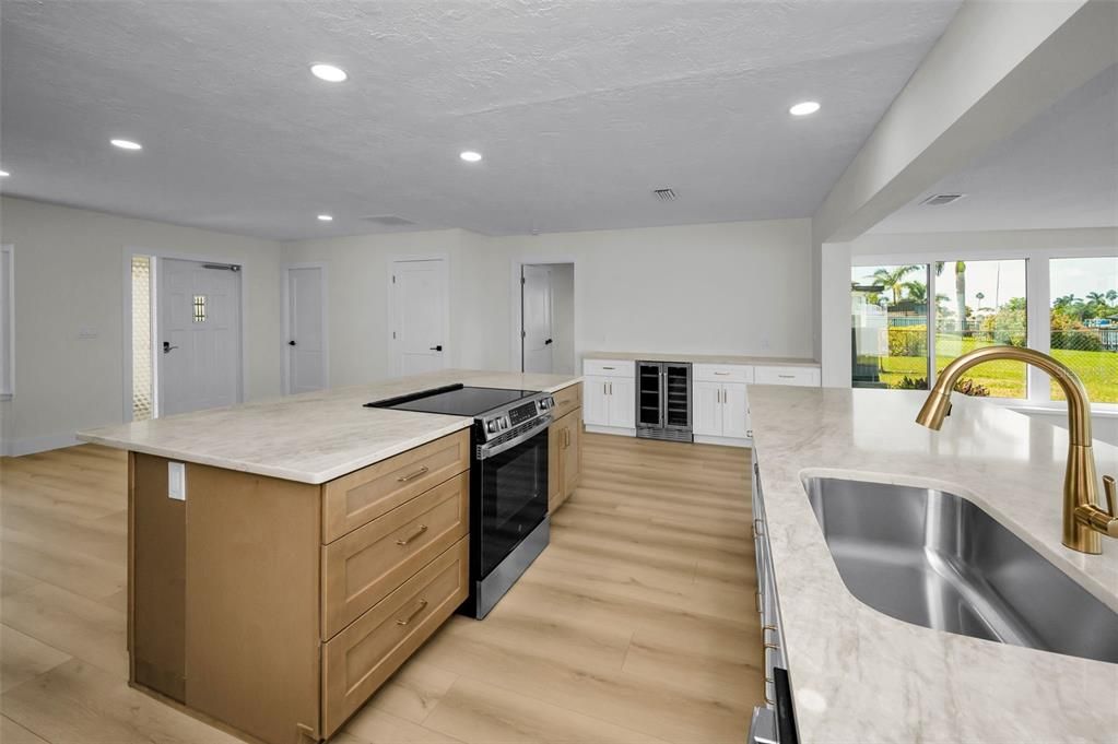 出租: $5,250 (2 贝兹, 2 浴室, 1570 平方英尺)