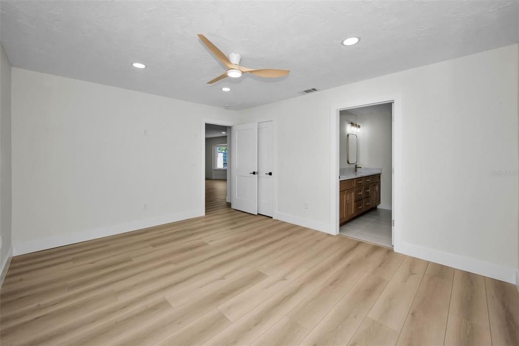 出租: $5,250 (2 贝兹, 2 浴室, 1570 平方英尺)