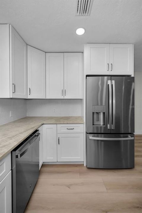 出租: $5,250 (2 贝兹, 2 浴室, 1570 平方英尺)