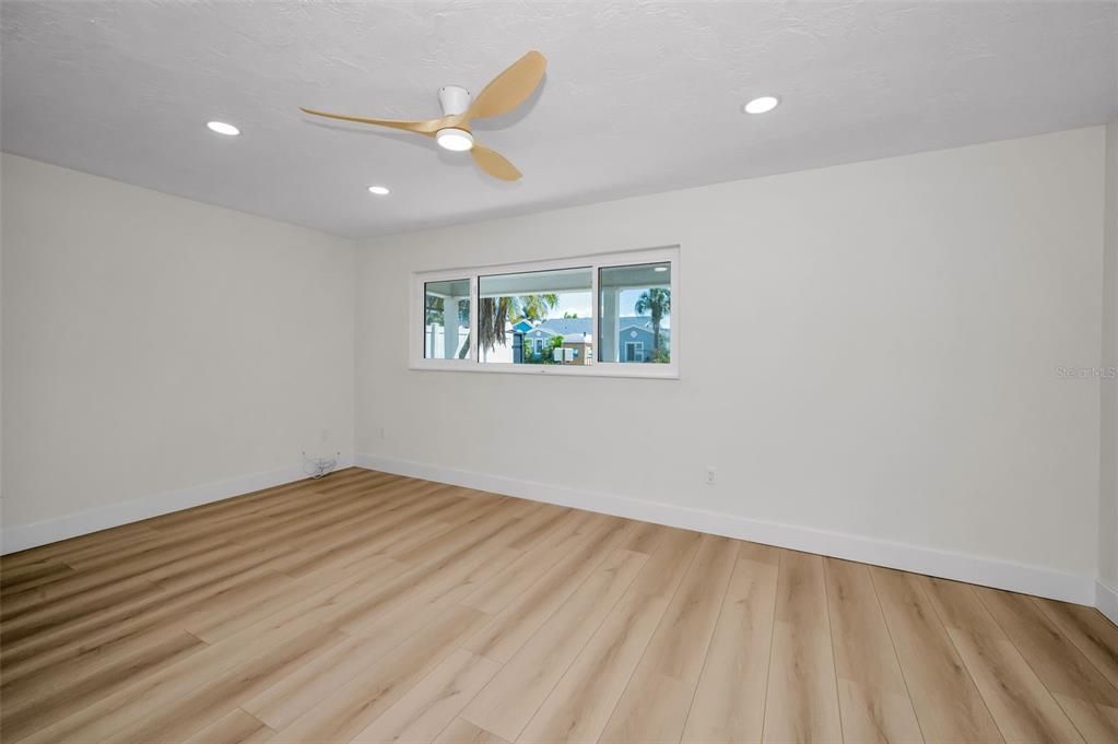 出租: $5,250 (2 贝兹, 2 浴室, 1570 平方英尺)