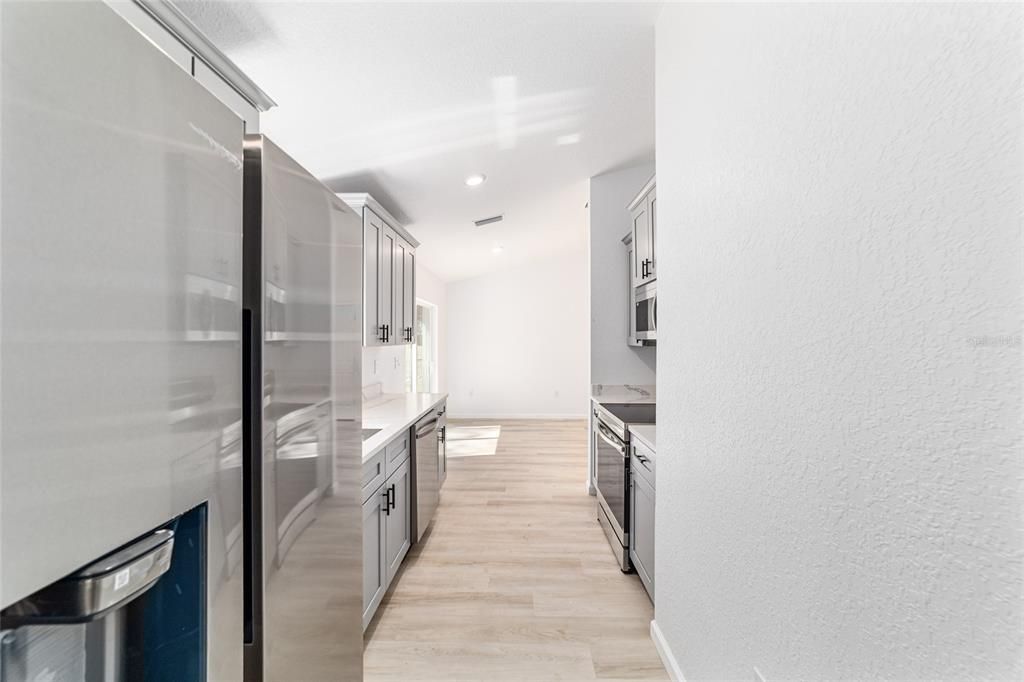 For Sale: $215,000 (3 beds, 2 baths, 1157 Square Feet)