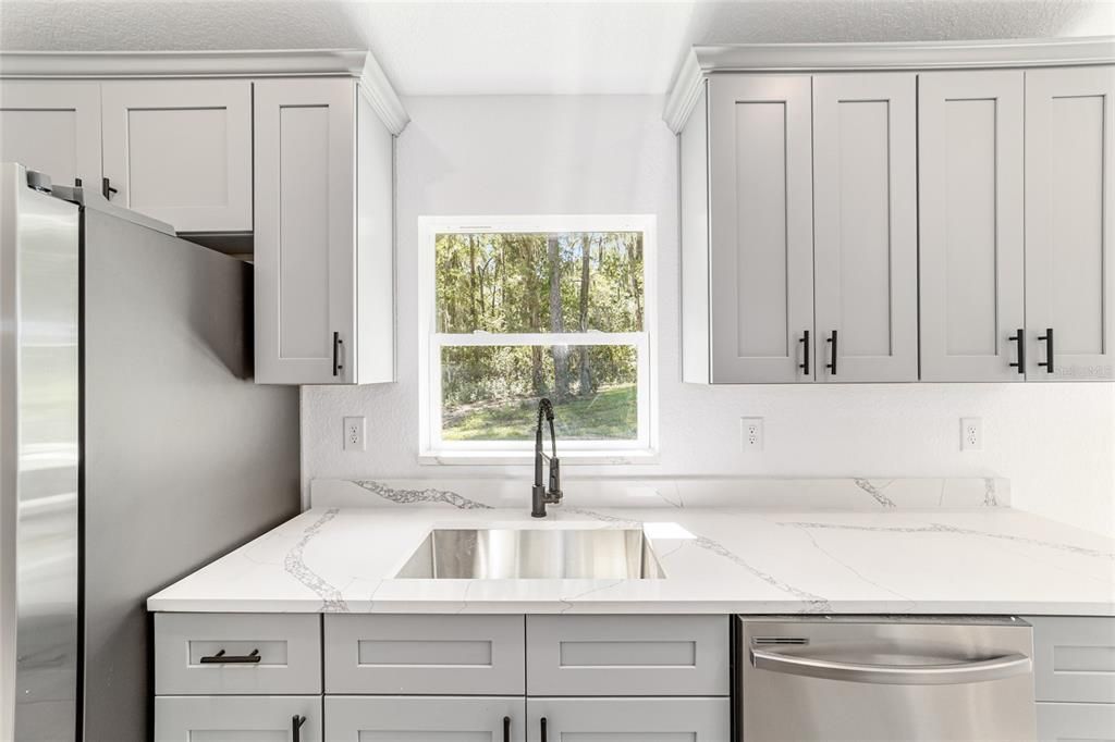 For Sale: $215,000 (3 beds, 2 baths, 1157 Square Feet)