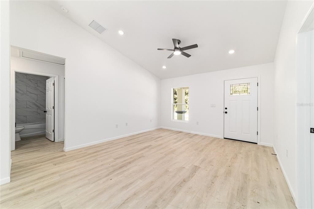 For Sale: $215,000 (3 beds, 2 baths, 1157 Square Feet)