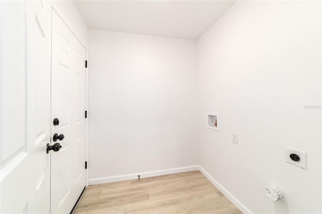 For Sale: $215,000 (3 beds, 2 baths, 1157 Square Feet)