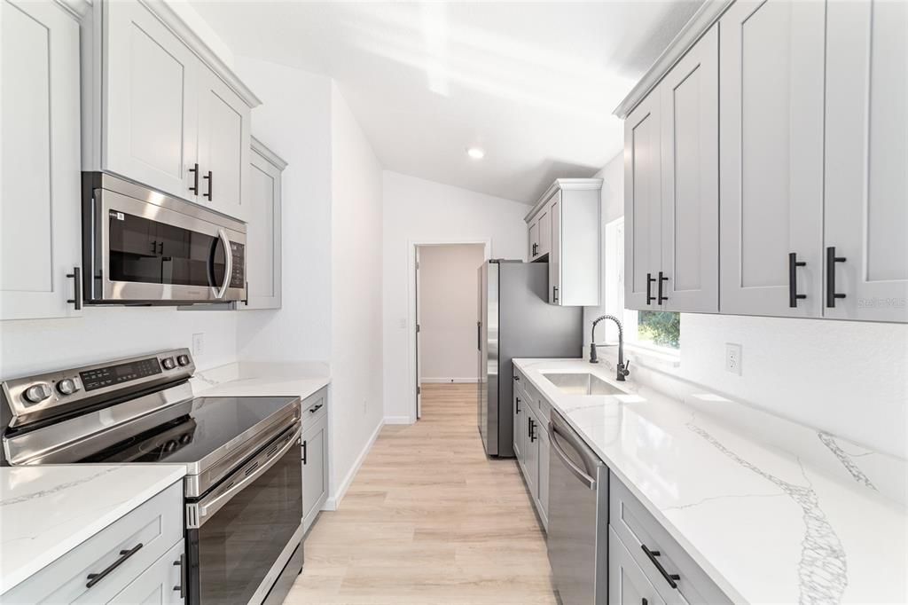 For Sale: $215,000 (3 beds, 2 baths, 1157 Square Feet)