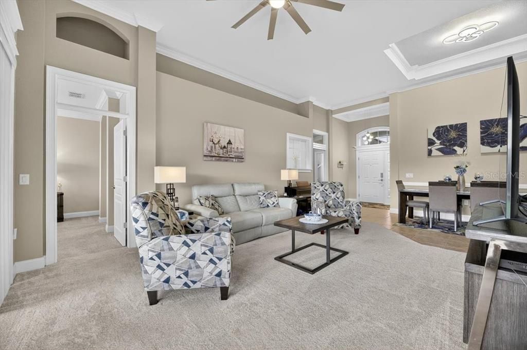 Под контрактом: $385,000 (2 спален, 2 ванн, 1476 Квадратных фут)