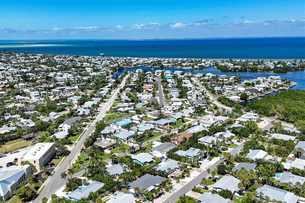 For Sale: $995,000 (2 beds, 2 baths, 975 Square Feet)