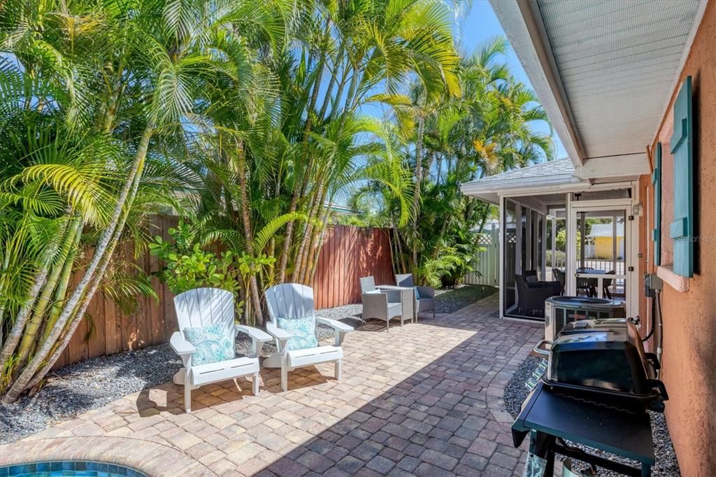 For Sale: $995,000 (2 beds, 2 baths, 975 Square Feet)