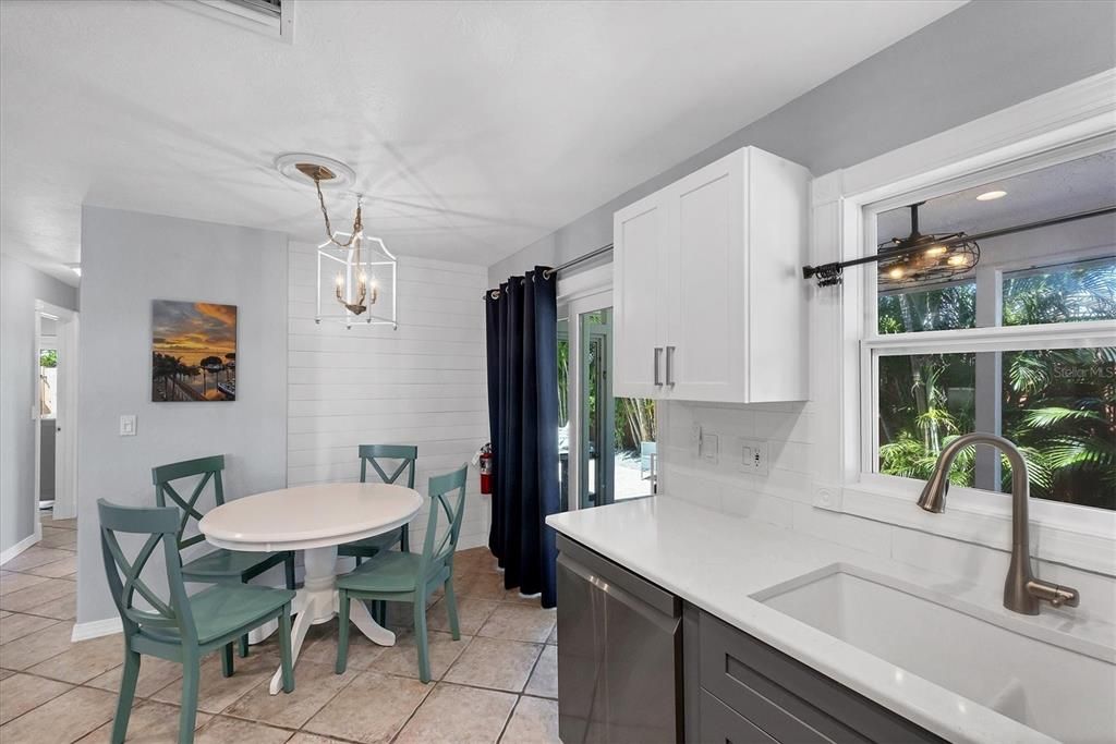 For Sale: $995,000 (2 beds, 2 baths, 975 Square Feet)