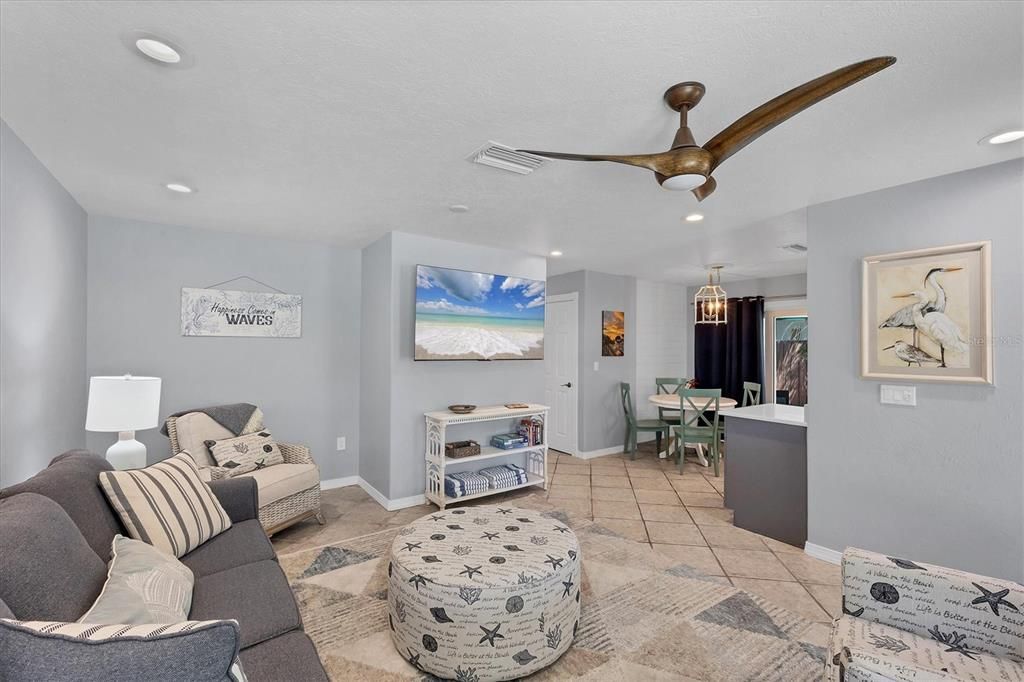 For Sale: $995,000 (2 beds, 2 baths, 975 Square Feet)