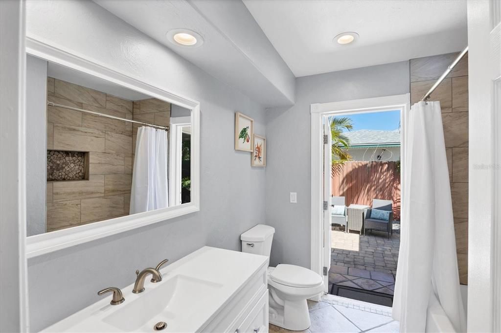 For Sale: $995,000 (2 beds, 2 baths, 975 Square Feet)