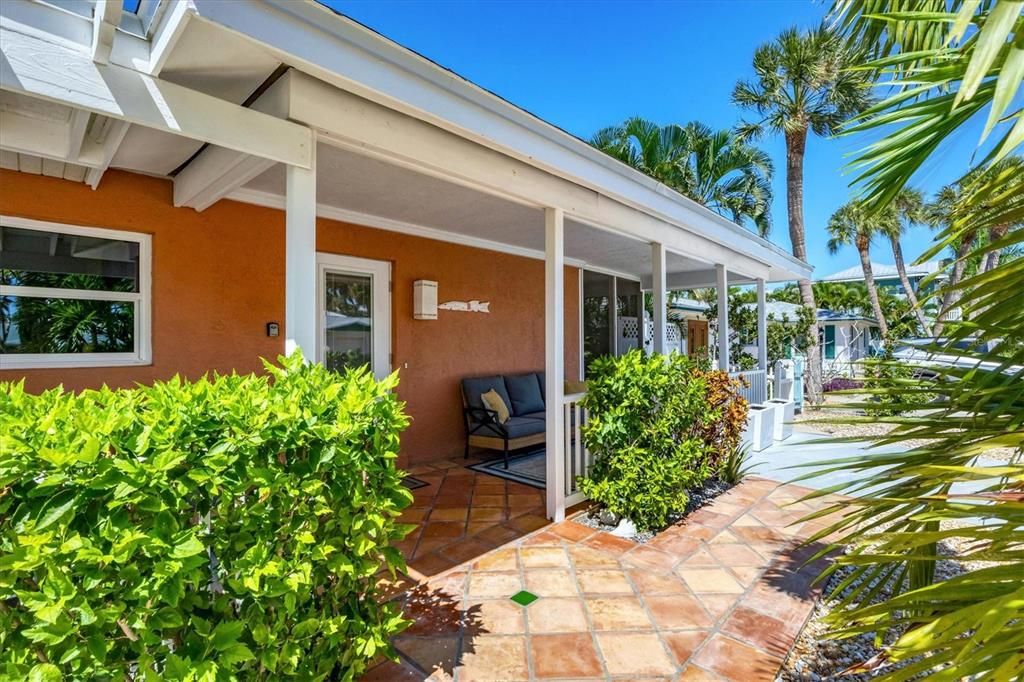 For Sale: $995,000 (2 beds, 2 baths, 975 Square Feet)