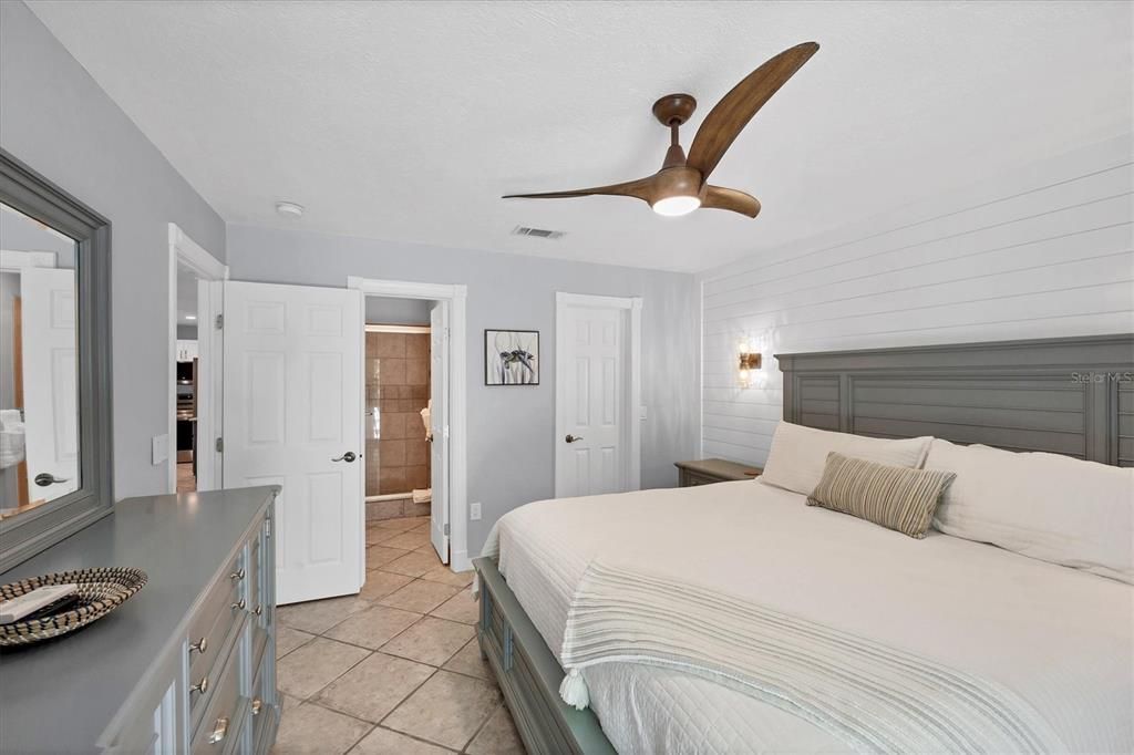 For Sale: $995,000 (2 beds, 2 baths, 975 Square Feet)