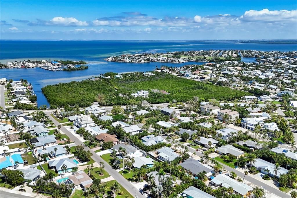 For Sale: $995,000 (2 beds, 2 baths, 975 Square Feet)