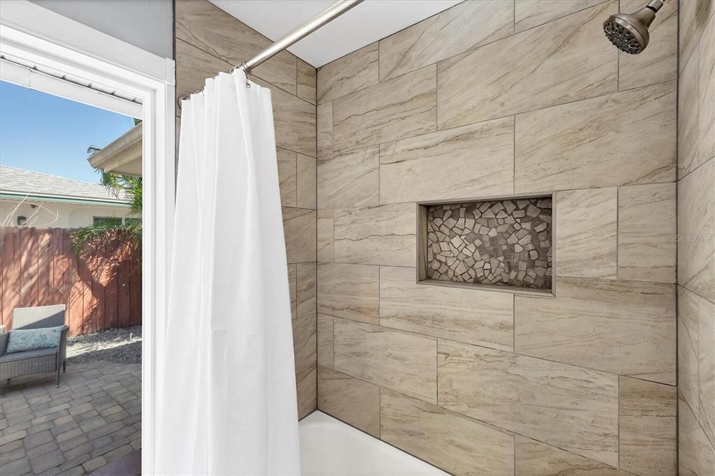 For Sale: $995,000 (2 beds, 2 baths, 975 Square Feet)