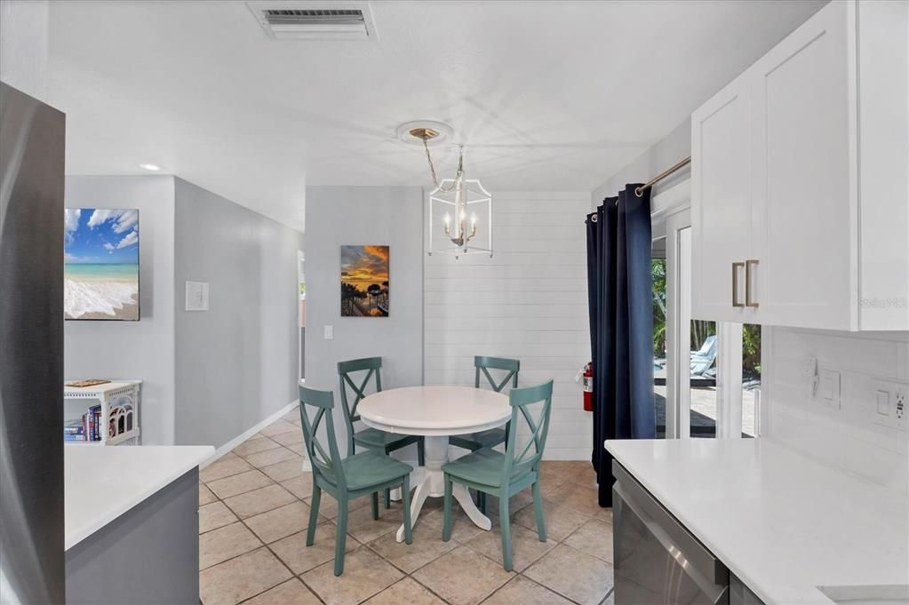 For Sale: $995,000 (2 beds, 2 baths, 975 Square Feet)