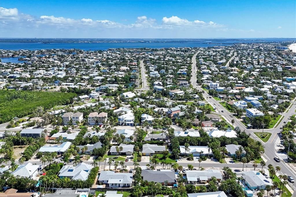 For Sale: $995,000 (2 beds, 2 baths, 975 Square Feet)